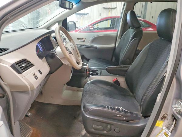 2012 TOYOTA SIENNA