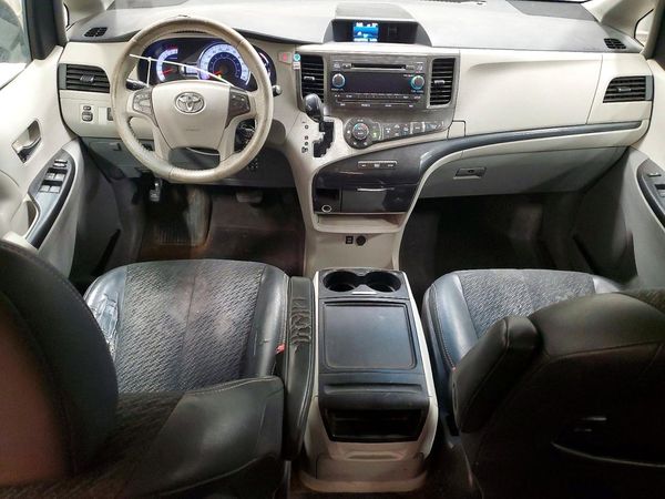 2012 TOYOTA SIENNA