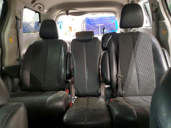2012 TOYOTA SIENNA