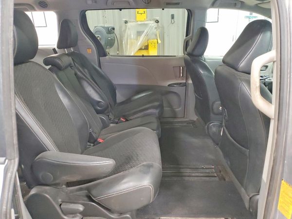 2012 TOYOTA SIENNA