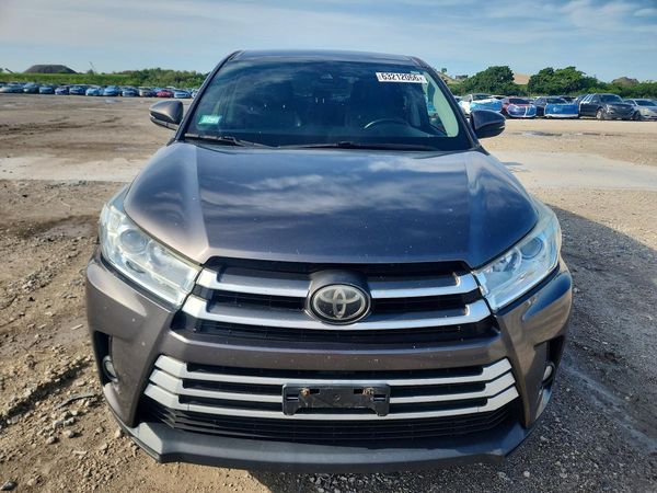2017 TOYOTA HIGHLANDER LE/LE Plus