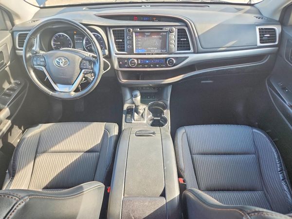 2017 TOYOTA HIGHLANDER LE/LE Plus