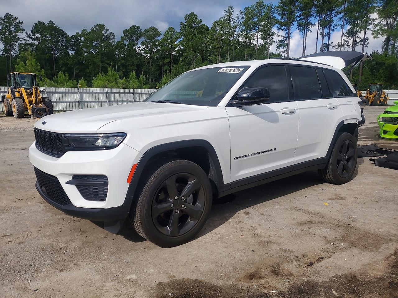 2025 JEEP GRAND CHEROKEE Laredo, Altitude