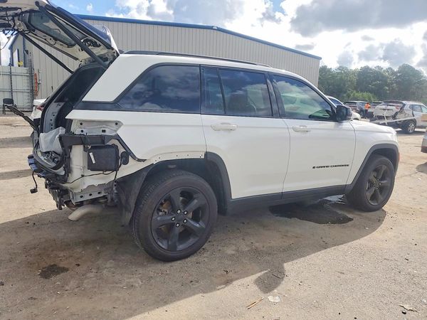 2025 JEEP GRAND CHEROKEE Laredo, Altitude