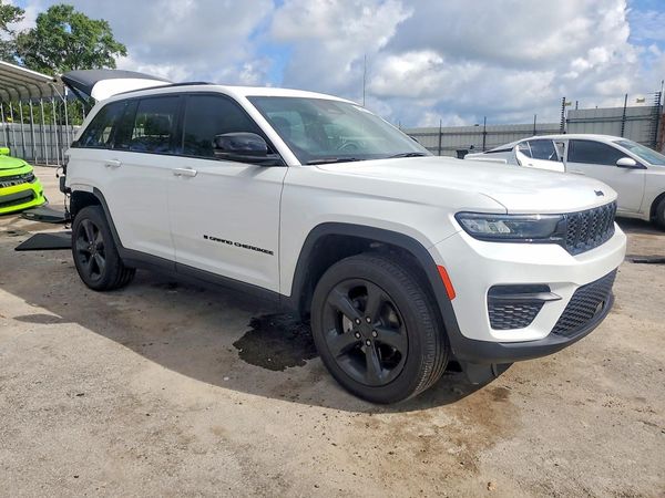 2025 JEEP GRAND CHEROKEE Laredo, Altitude