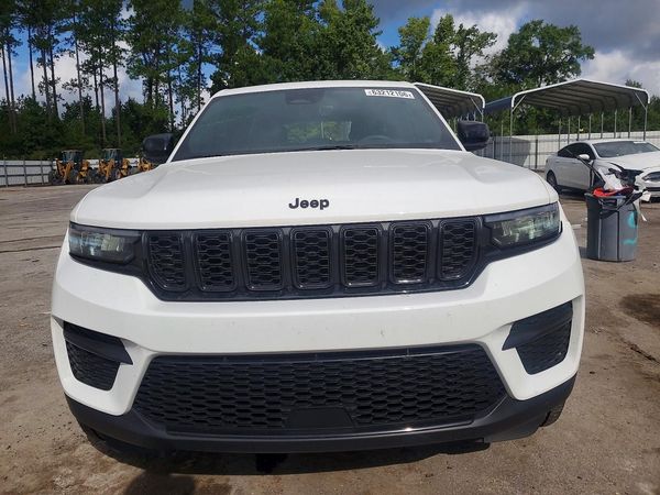 2025 JEEP GRAND CHEROKEE Laredo, Altitude