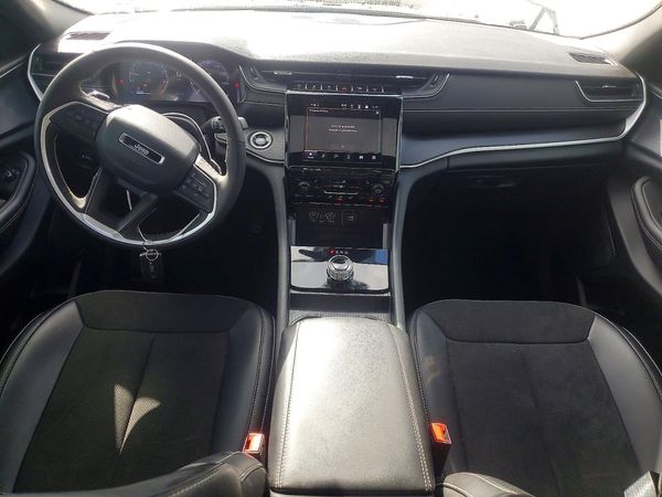 2025 JEEP GRAND CHEROKEE Laredo, Altitude