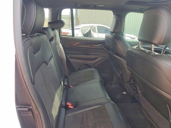 2025 JEEP GRAND CHEROKEE Laredo, Altitude