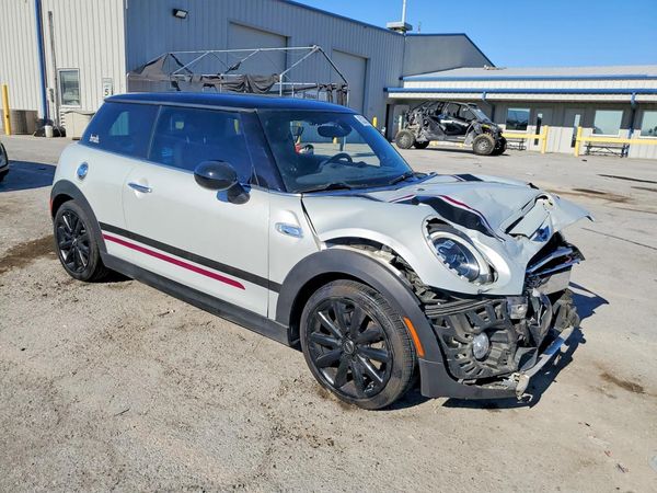 2016 MINI COOPER — Passenger 3/4