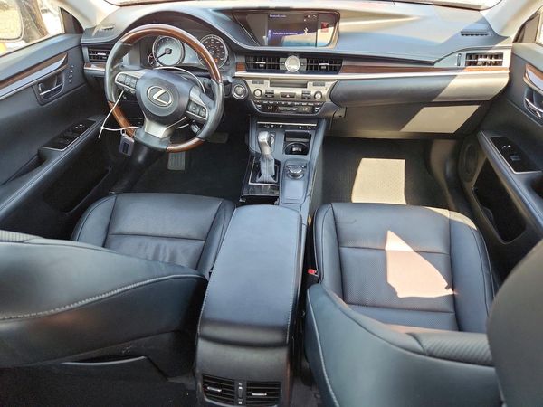 2016 LEXUS ES