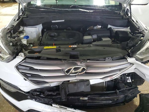 2017 HYUNDAI SANTA FE — Engine bay