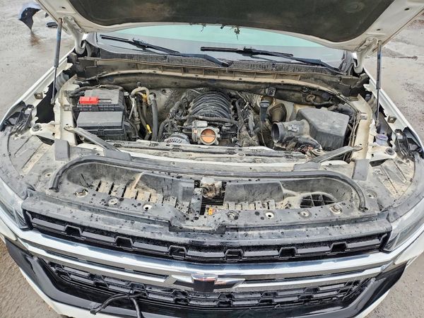 2022 CHEVROLET TAHOE FL — Engine bay