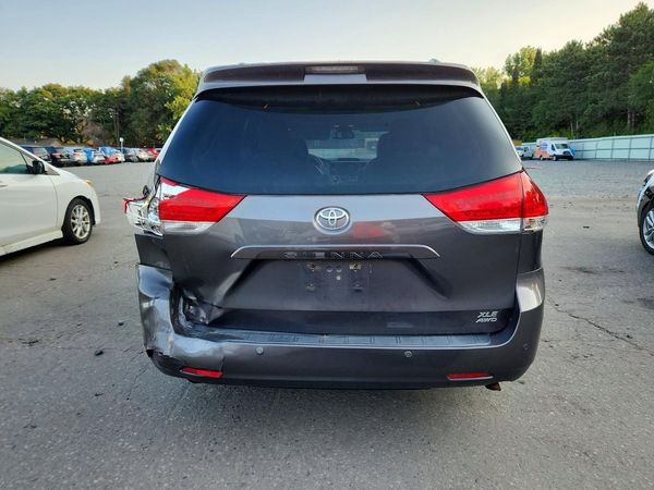 2013 TOYOTA SIENNA