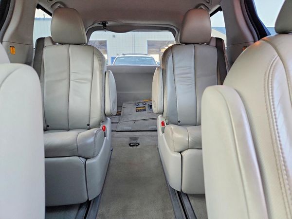 2013 TOYOTA SIENNA