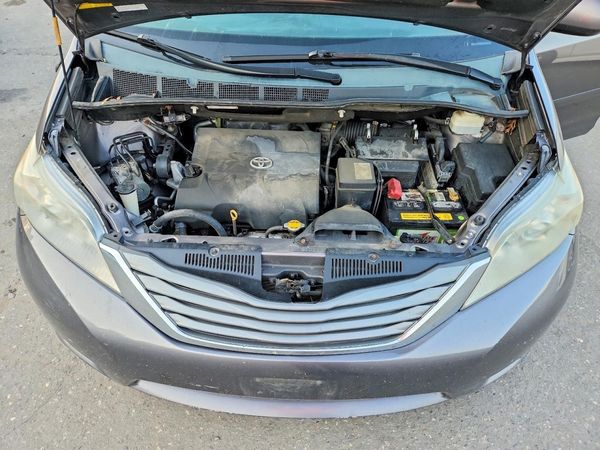 2013 TOYOTA SIENNA