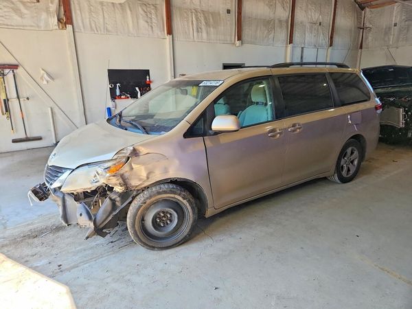 2014 TOYOTA SIENNA