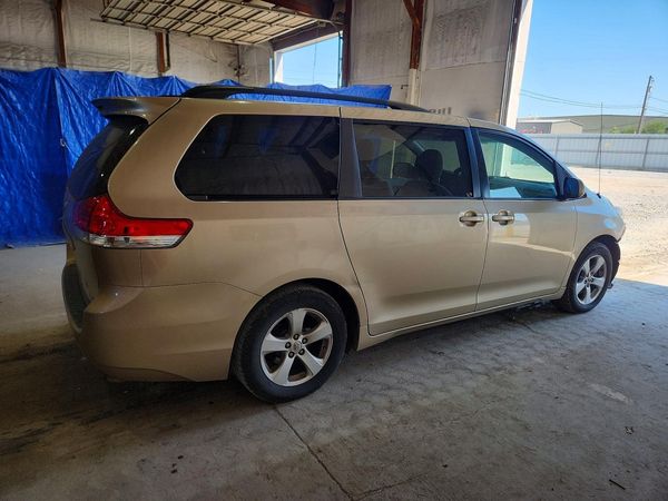 2014 TOYOTA SIENNA