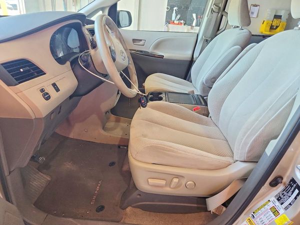 2014 TOYOTA SIENNA