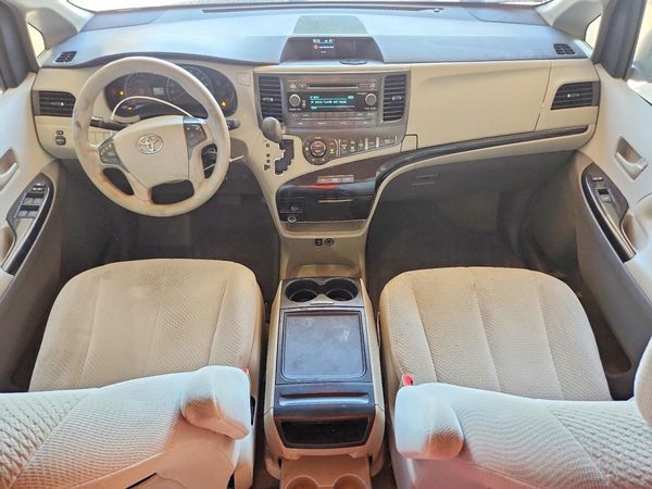 2014 TOYOTA SIENNA