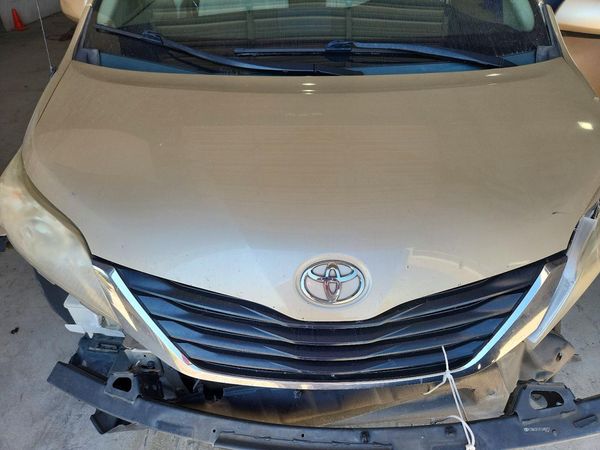 2014 TOYOTA SIENNA