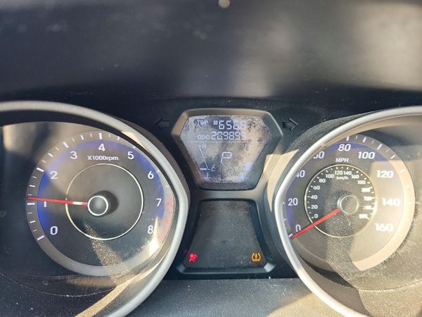2012 HYUNDAI ELANTRA