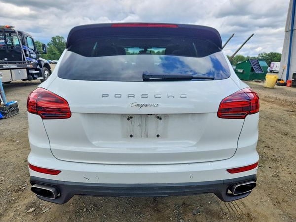 2016 PORSCHE CAYENNE