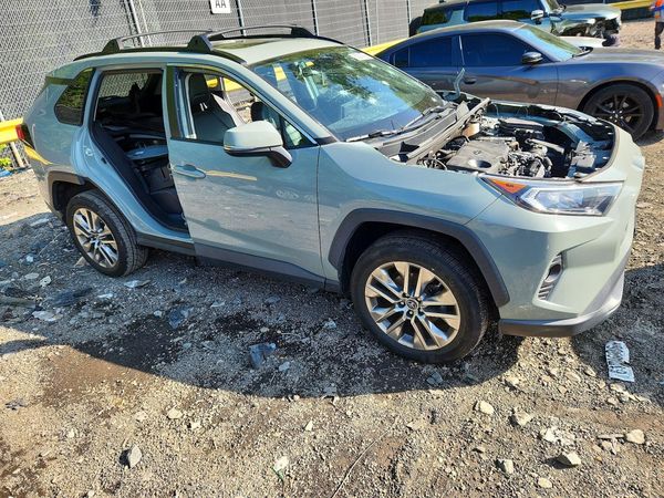 2019 TOYOTA RAV4 XLE Premium