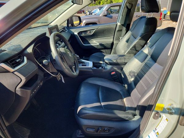 2019 TOYOTA RAV4 XLE Premium