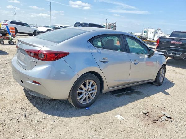 2016 MAZDA 3 SE