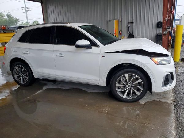2022 AUDI Q5 S Line quattro Premium