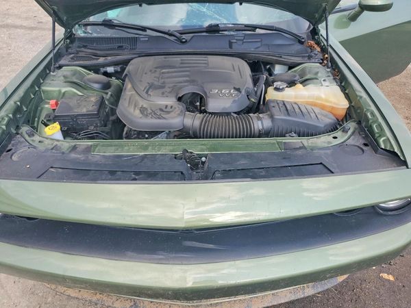 2018 DODGE CHALLENGER SXT — Engine bay