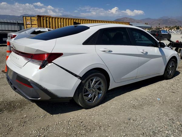 2024 HYUNDAI ELANTRA