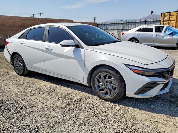 2024 HYUNDAI ELANTRA