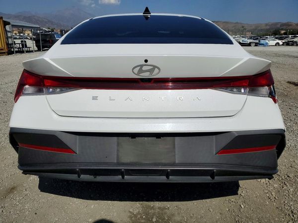 2024 HYUNDAI ELANTRA