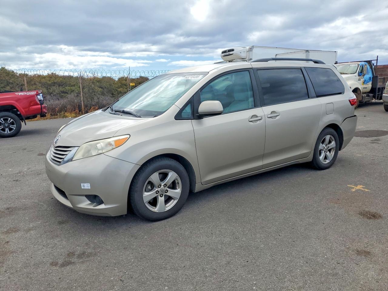 2016 TOYOTA SIENNA