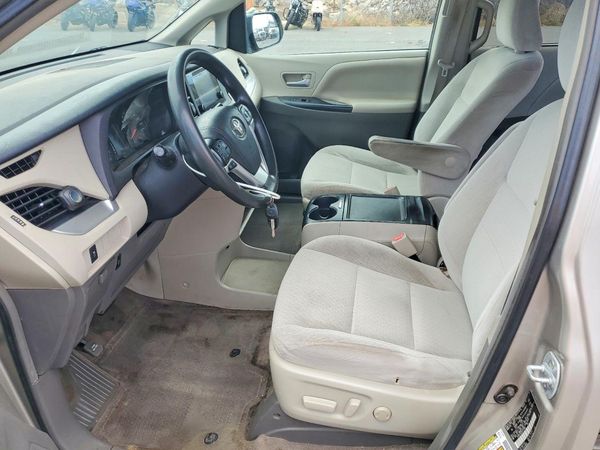 2016 TOYOTA SIENNA