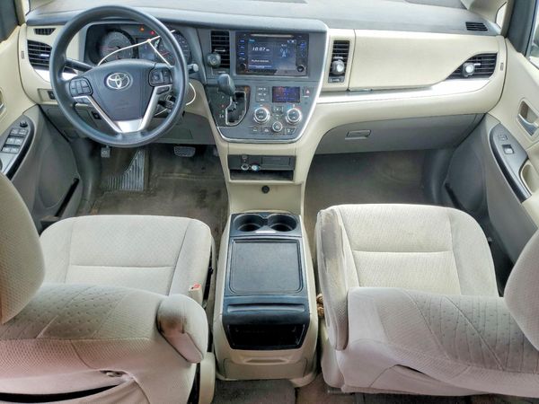 2016 TOYOTA SIENNA