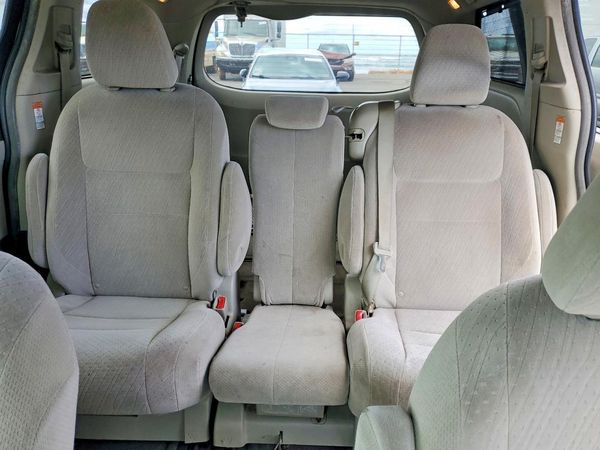 2016 TOYOTA SIENNA