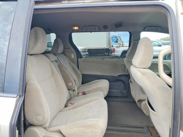 2016 TOYOTA SIENNA