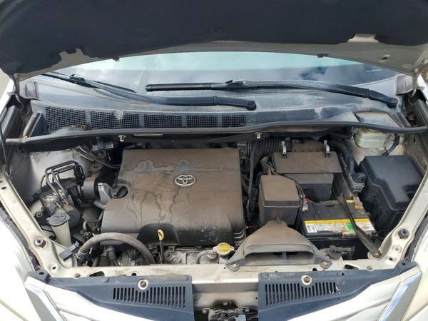 2016 TOYOTA SIENNA