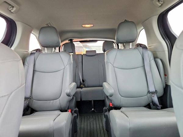 2022 TOYOTA SIENNA XLE