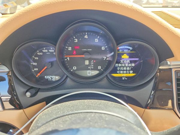 2017 PORSCHE MACAN