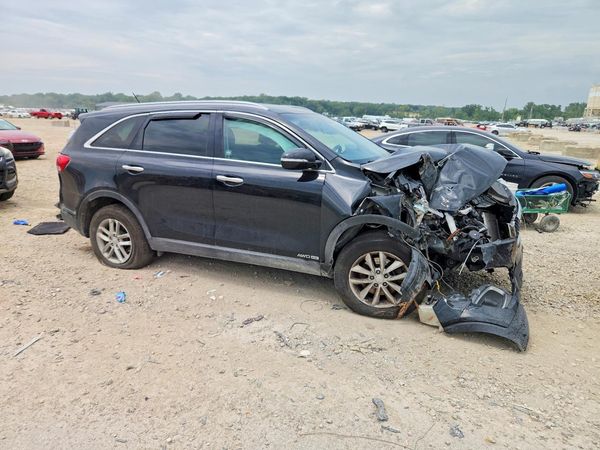 2018 KIA SORENTO L, LX — Passenger 3/4