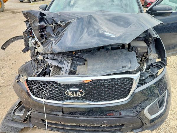 2018 KIA SORENTO L, LX — Engine bay