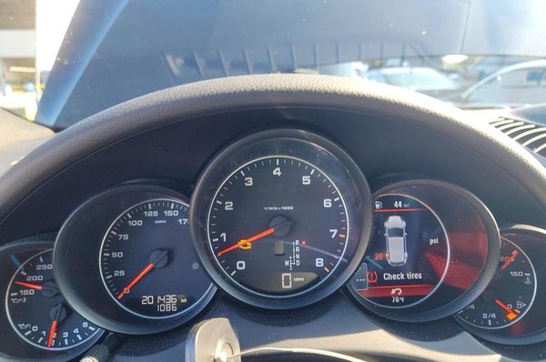 2018 PORSCHE CAYENNE Base / Platinum Edition