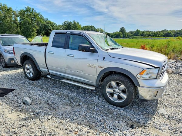 2018 RAM 1500 SLT QUAD CAB 4X4