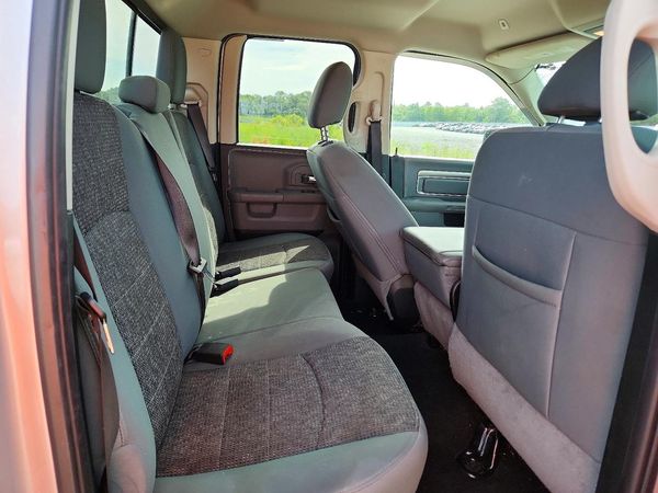 2018 RAM 1500 SLT QUAD CAB 4X4