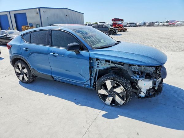 2023 VOLVO ALL OTHER Ultimate Dark — Passenger 3/4