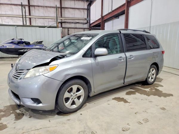 2016 TOYOTA SIENNA