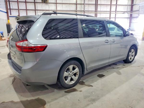 2016 TOYOTA SIENNA